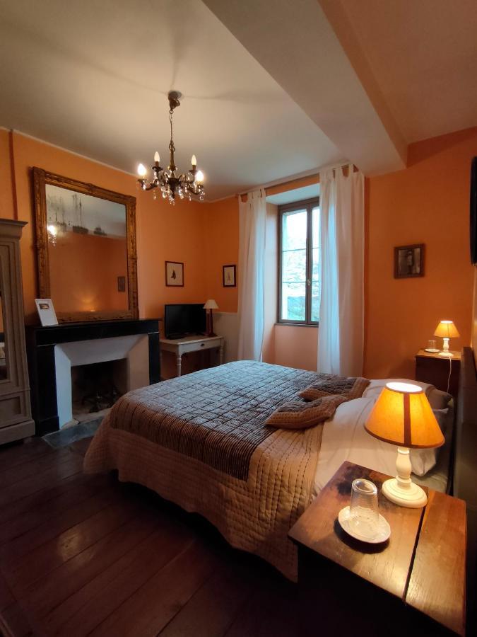 Berneuil  Domaine De Panissac B&B 객실 사진